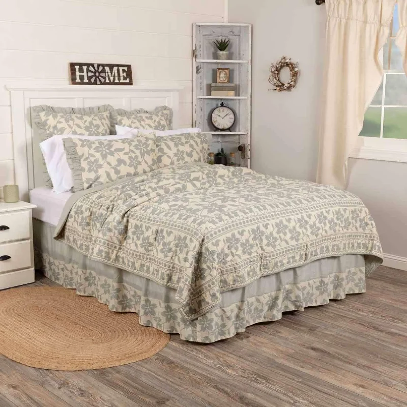 Briar Sage Queen Quilt 90Wx90L VHC Brands