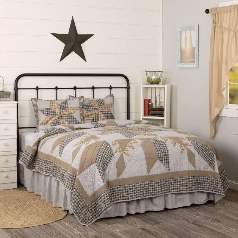 Dakota Star Farmhouse Blue King Quilt Set (1 Quilt 105Wx95L & 2 Shams 21x37) VHC Brands